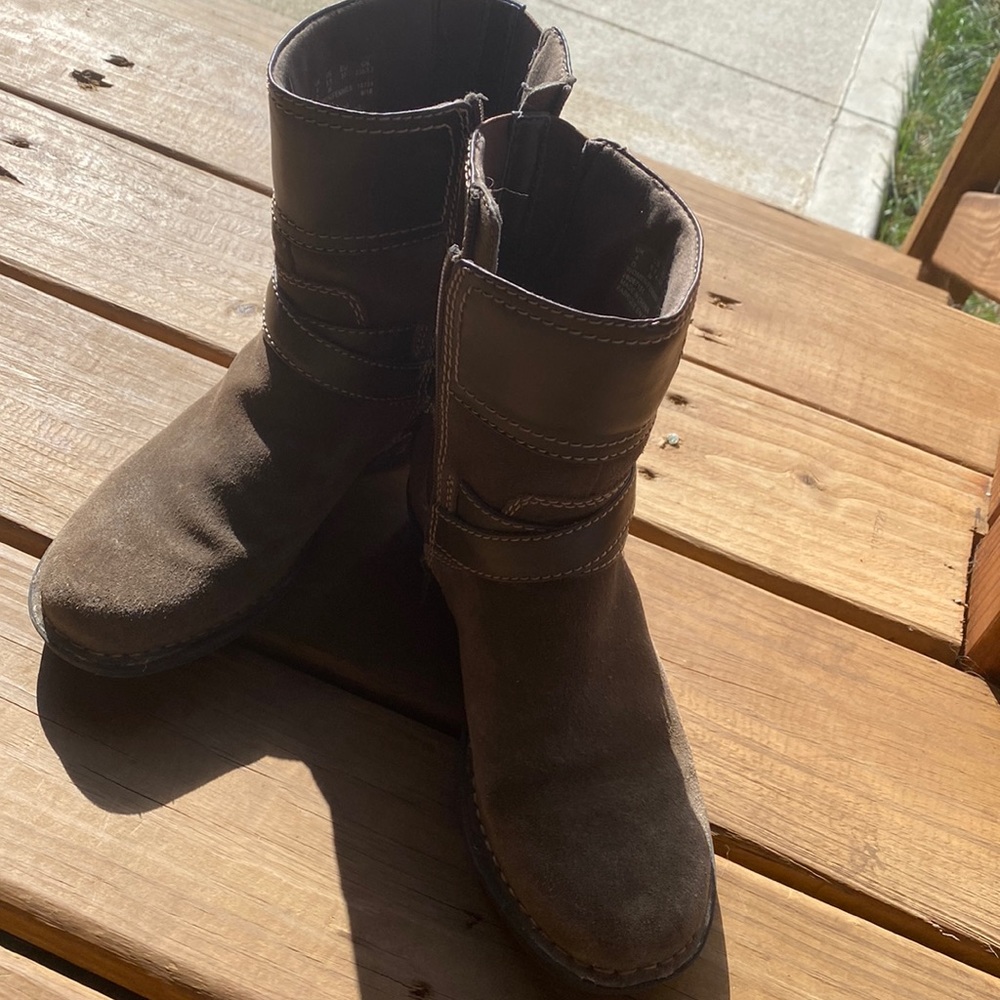 Clark 6.5 brown boot